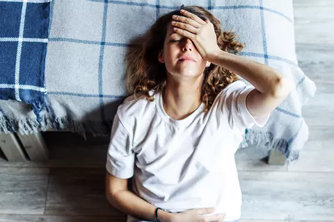 header_dolor_estómago_y_estrés